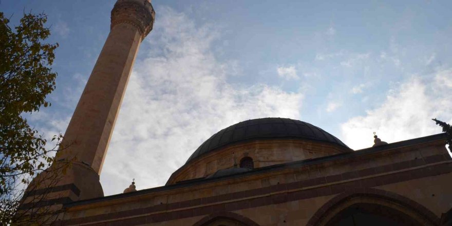 345 Yıllık Geçmişe Sahip Osmanlı Eseri: "acemli Camii" 100 Yıldır Hafız Yetiştiriyor