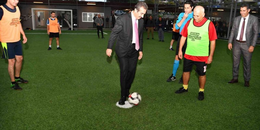 Çukurova Belediyesi Birimler Arası Futbol Turnuvası Başladı