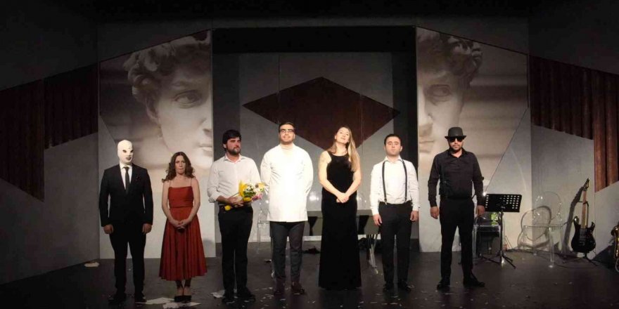 ’çirkin’ 25. Uluslararası Ankara Tiyatro Festivalinde Ankaralılarla Buluştu