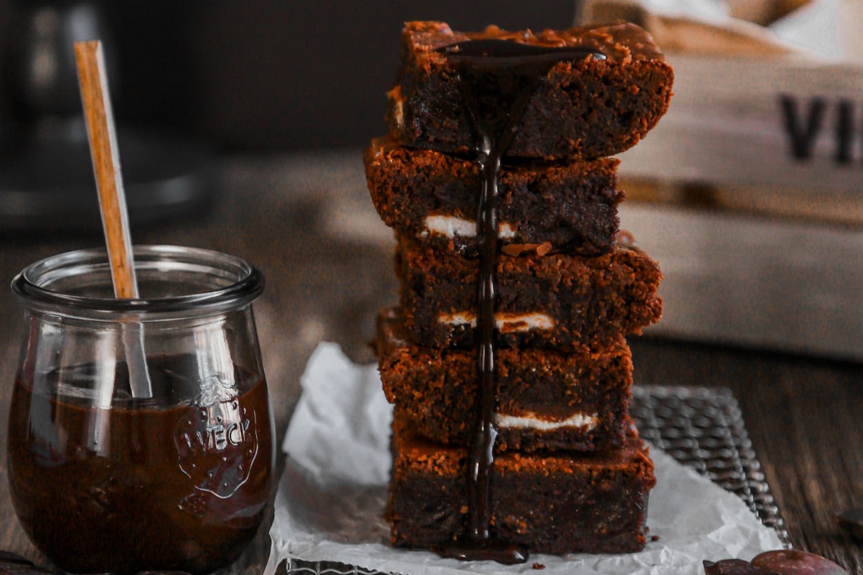 Enis Arıkan ile Bol Çikolatalı Brownie Yaptık! Nefis Browni Tarifi