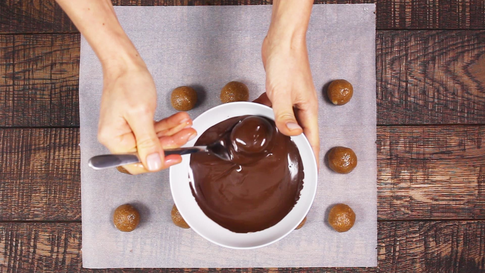 Fıstık Ezmeli Çikolata Tarifi! Evde Fıstık Ezmeli Çikolata Nasıl Yapılır?