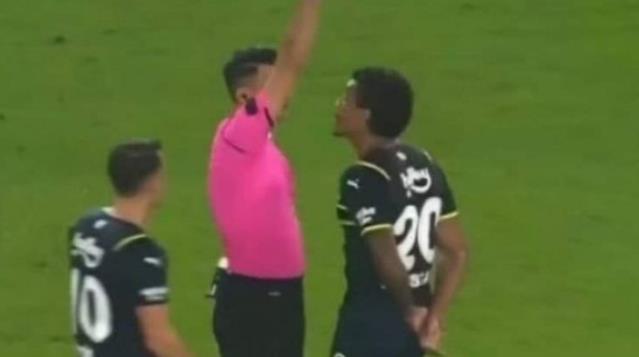 Sakin Tavırları İle Bilinen Gustavo, Trabzonspor Maçında Çıldırdı