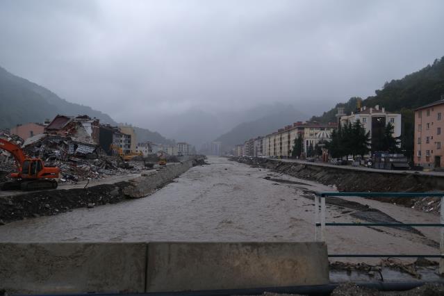 64 Kişinin Hayatını Kaybettiği Sel Felaketi Yeniden Bastırdı