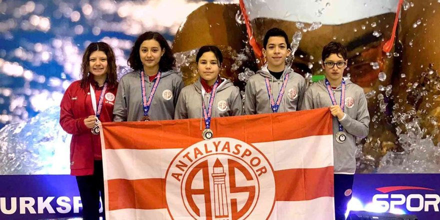 Antalyasporlu Yüzücülerden 5 Madalya