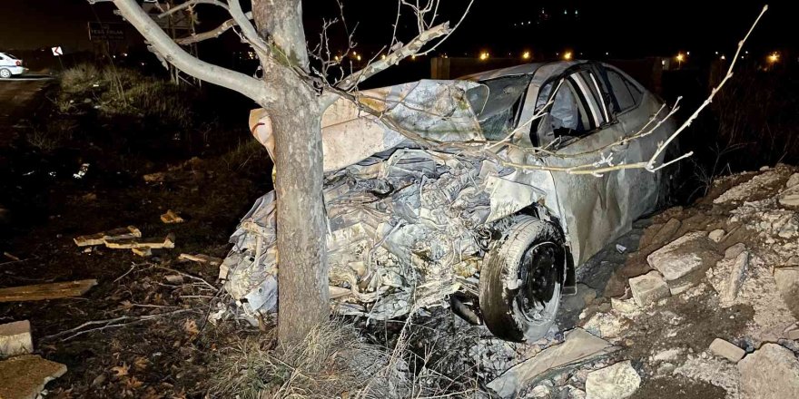 Osmaniye’de İki Otomobil Kafa Kafaya Çarpıştı: 2 Ağır Yaralı