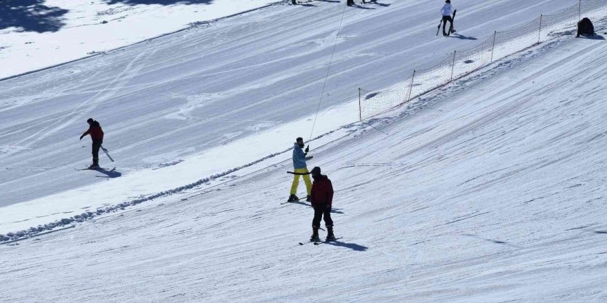 Salda Gölü Manzaralı Kayak Merkezi Sezonu Açtı