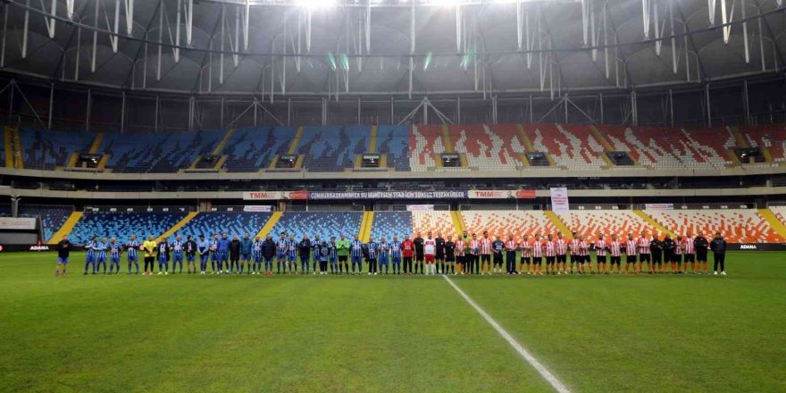 Adanaspor Ve Adana Demirspor’un Eski Futbolcuları ’şöhretler Karması’ Maçında Karşılaştı