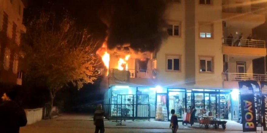 Antalya’da 3 Katlı Apartmanda Yangın Paniği