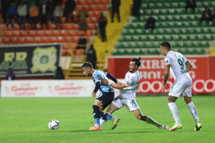 Süper Lig: Alanyaspor: 1 - Adana Demirspor: 2 (ilk Yarı)