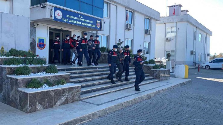 Antalya’da Yakalama Kararı Bulunan 2 Kişi Tutuklandı