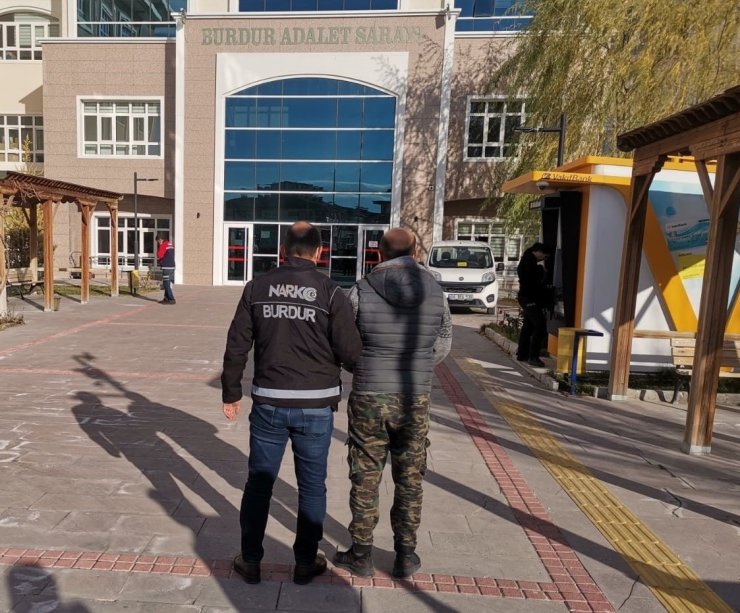 Burdur’da Zehir Tacirlerine Operasyon: 21 Gözaltı