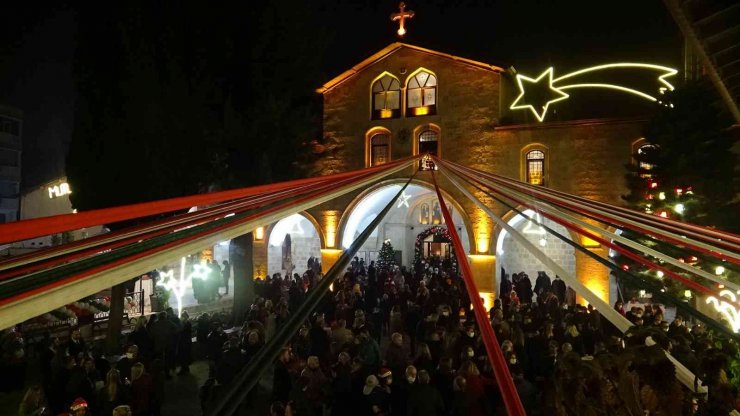 Hatay’da Antakya Ortodoks Kilisesi’nde Noel Ayini Düzenlendi