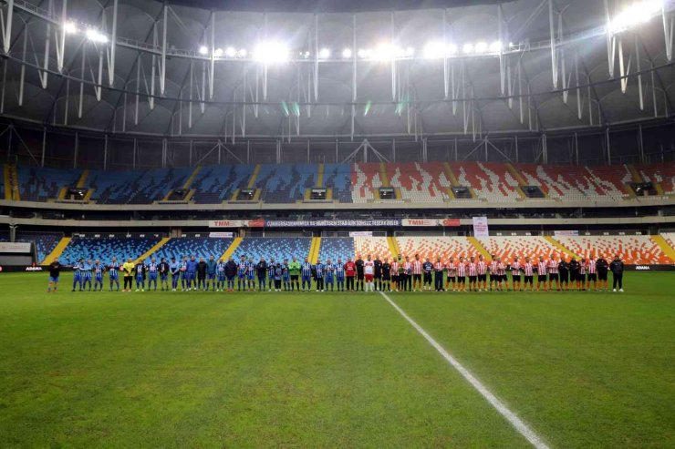 Adanaspor Ve Adana Demirspor’un Eski Futbolcuları ’şöhretler Karması’ Maçında Karşılaştı
