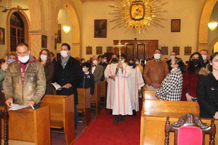 Mersin’de Hristiyan Vatandaşlar Noel Bayramı’nı Kutladı