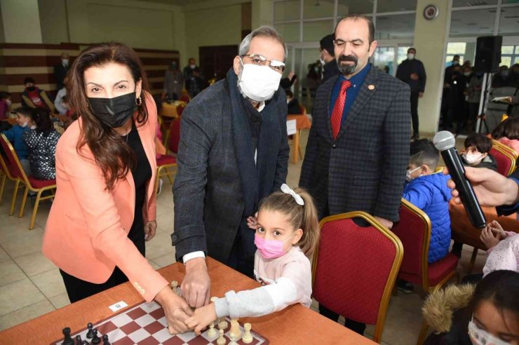 Tarsus’ta 100. Yıl Satranç Turnuvası Düzenlendi