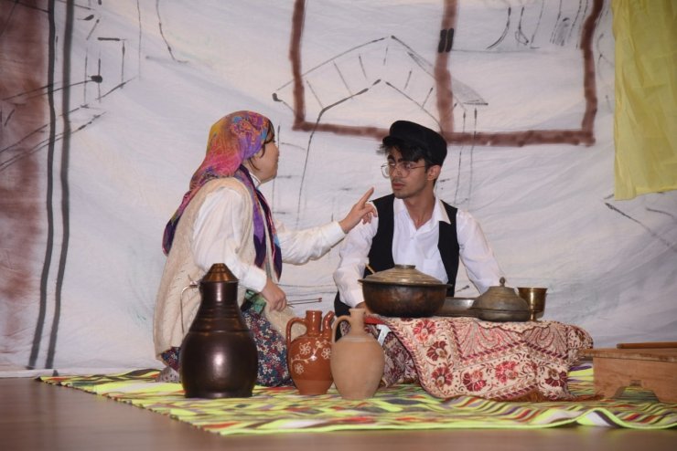 Osmaniye’de Liseler Arası Tiyatro Yarışması