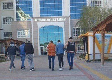 Burdur’da Zehir Tacirlerine Operasyon: 15 Gözaltı