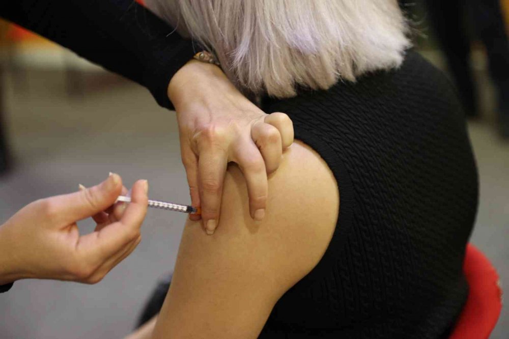 Antalya Belediye Çalışanları 3. Doz Aşı Oldu