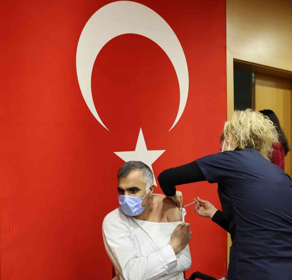 Antalya Belediye Çalışanları 3. Doz Aşı Oldu