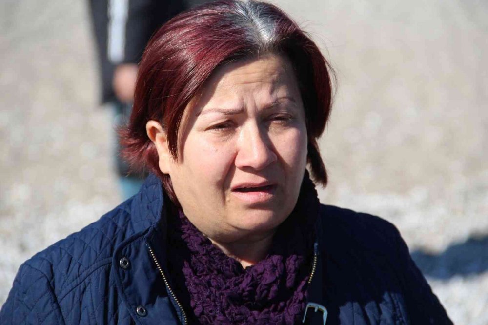 Antalya'da 14 Gündür Kayıp Olan Oğlunu Arayan Anne 