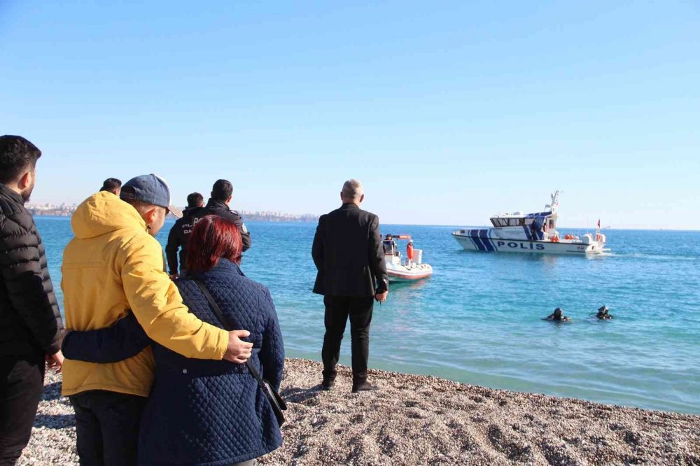 Antalya'da 14 Gündür Kayıp Olan Oğlunu Arayan Anne 