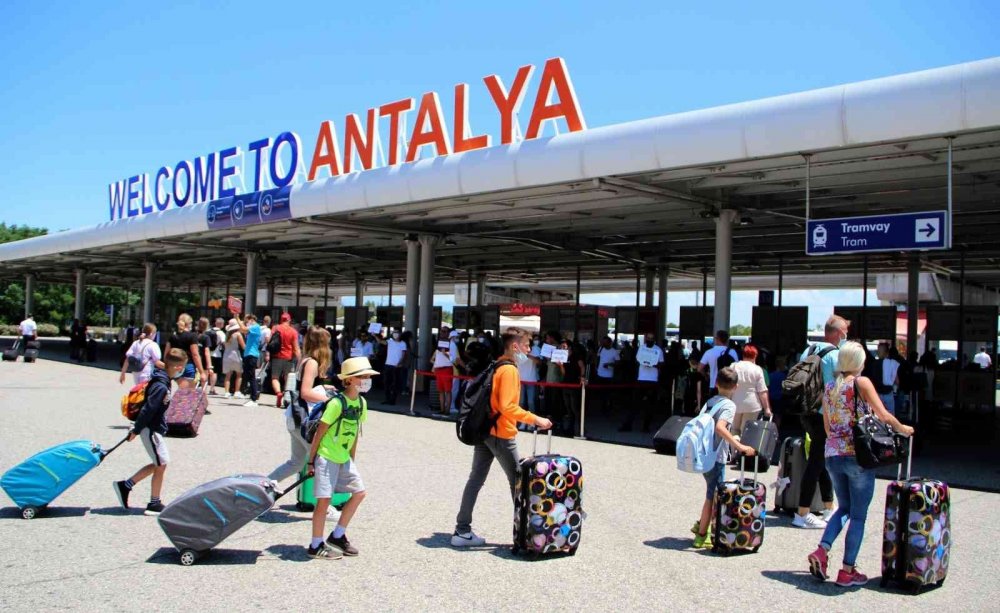 Antalya'ya Bu Yıl Turist Yağıyor