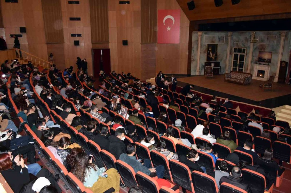 Tarsus Şehir Tiyatrosu, ’çehov Vodvil’ Oyunuyla Aksaray Halkıyla Buluştu