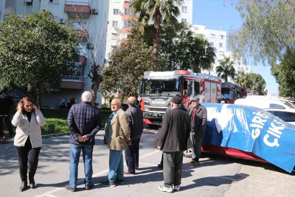 Antalya'da Apartmanın 7. Katında Çıkan Yangın Korkuttu