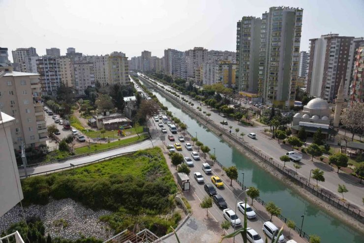 Adana’da Otoyol Bağlantı Yolları Kapatıldı, Kilometrelerce Kuyruk Oluştu