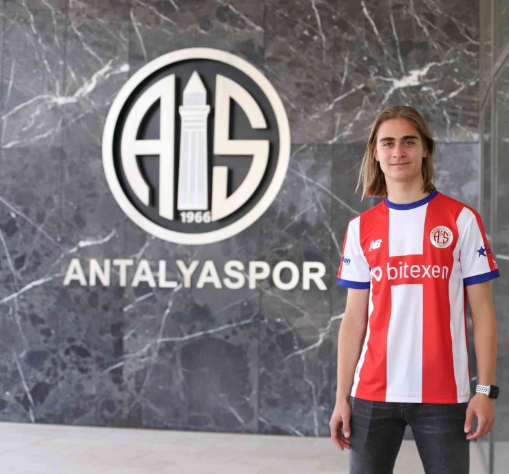 Antalyaspor Emre Uzun İle 3+2 Yıllık Sözleşme İmzaladı