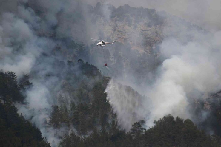 Antalya’da Dün Başlayan Yangın Bugün Kontrol Altına Alındı