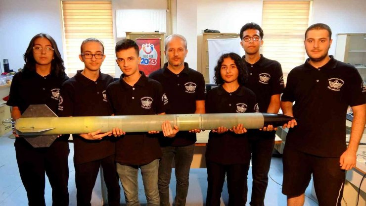 Liseli Öğrenciler Tasarladıkları Roketle ‘teknofest 2022’ Final Turunda