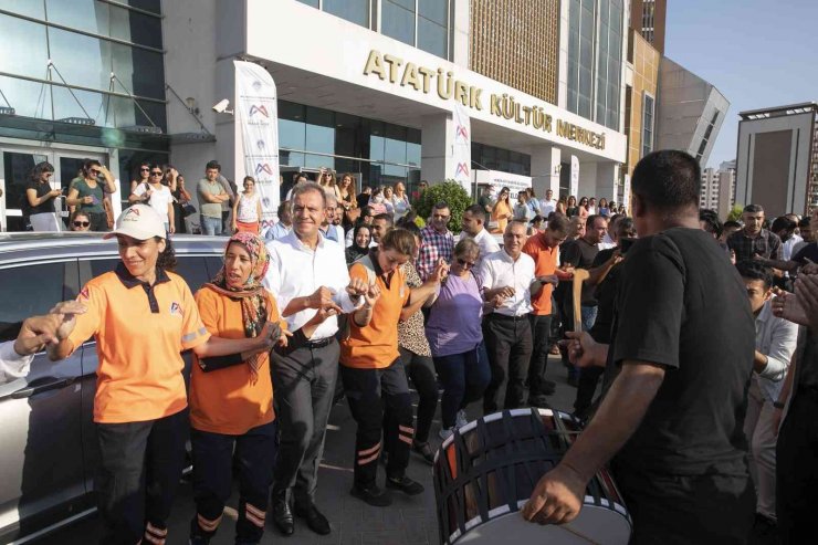 Mersin Büyükşehir Belediyesinde Toplu Sözleşme Sevinci