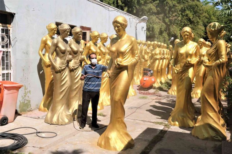 Depoda Muhafaza Edilen Altın Portakal Heykellerini Altın Sarısına Boyama İşlemleri Tamamlandı