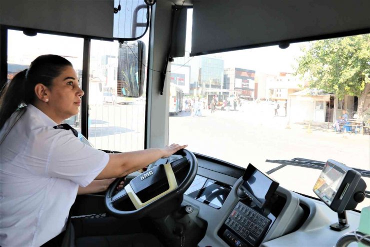 Antalya’da Toplu Taşımada 9 Bin Tl’ye Günde 8 Saat Çalışacak Kadın Şoför Aranıyor