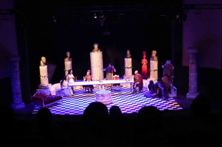 Tarsus Şehir Tiyatrosu ’ezop’ Oyunu İle Adana’da Sanatseverlerle Buluştu