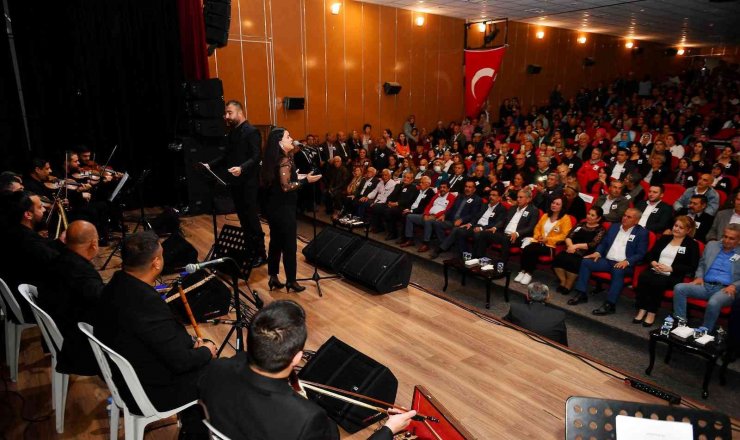 Atatürk Sevdiği Şarkılarla Anıldı