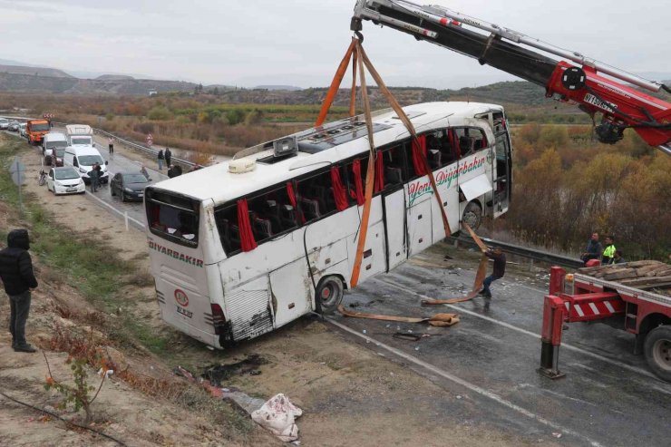 Mersin’de Otobüs Kazası: 1’i Ağır 10 Yaralı Hastaneye Sevk Edildi