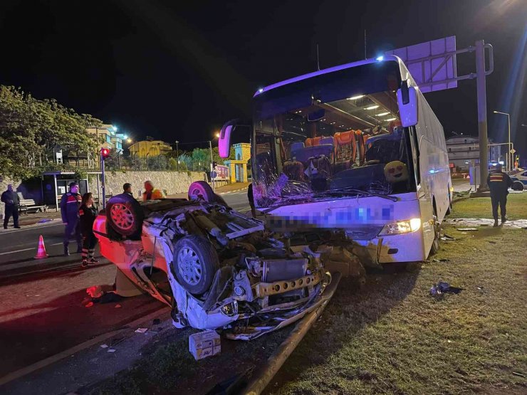 Şehirlerarası Yolcu Otobüsü İle Otomobil Çarpıştı: 1 Ölü, 1 Ağır Yaralı
